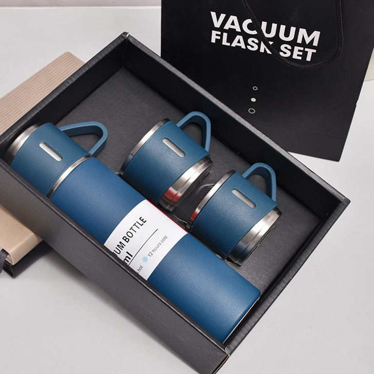 A cup of three-lid 304 stainless steel thermos cup