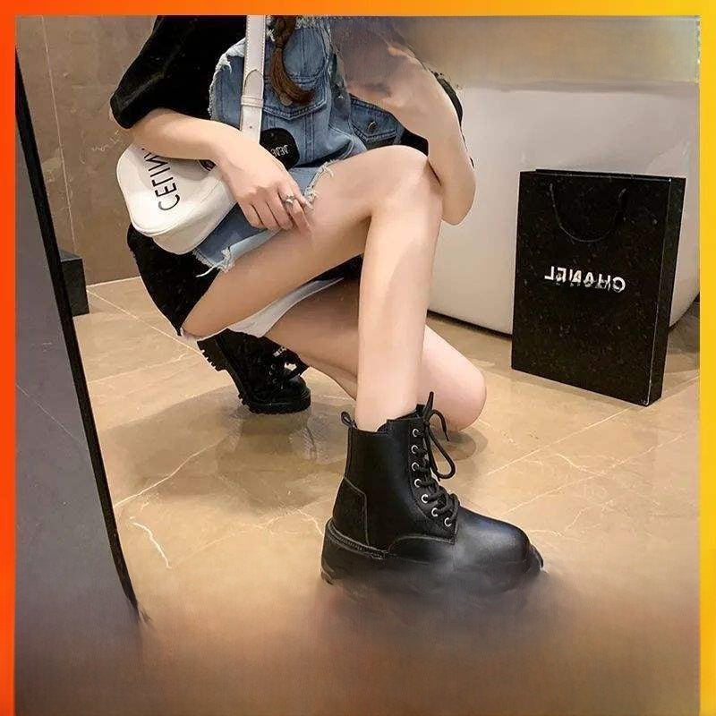 Classic Lace-up Flat Ankle Boots with Warm Lining teemdrop