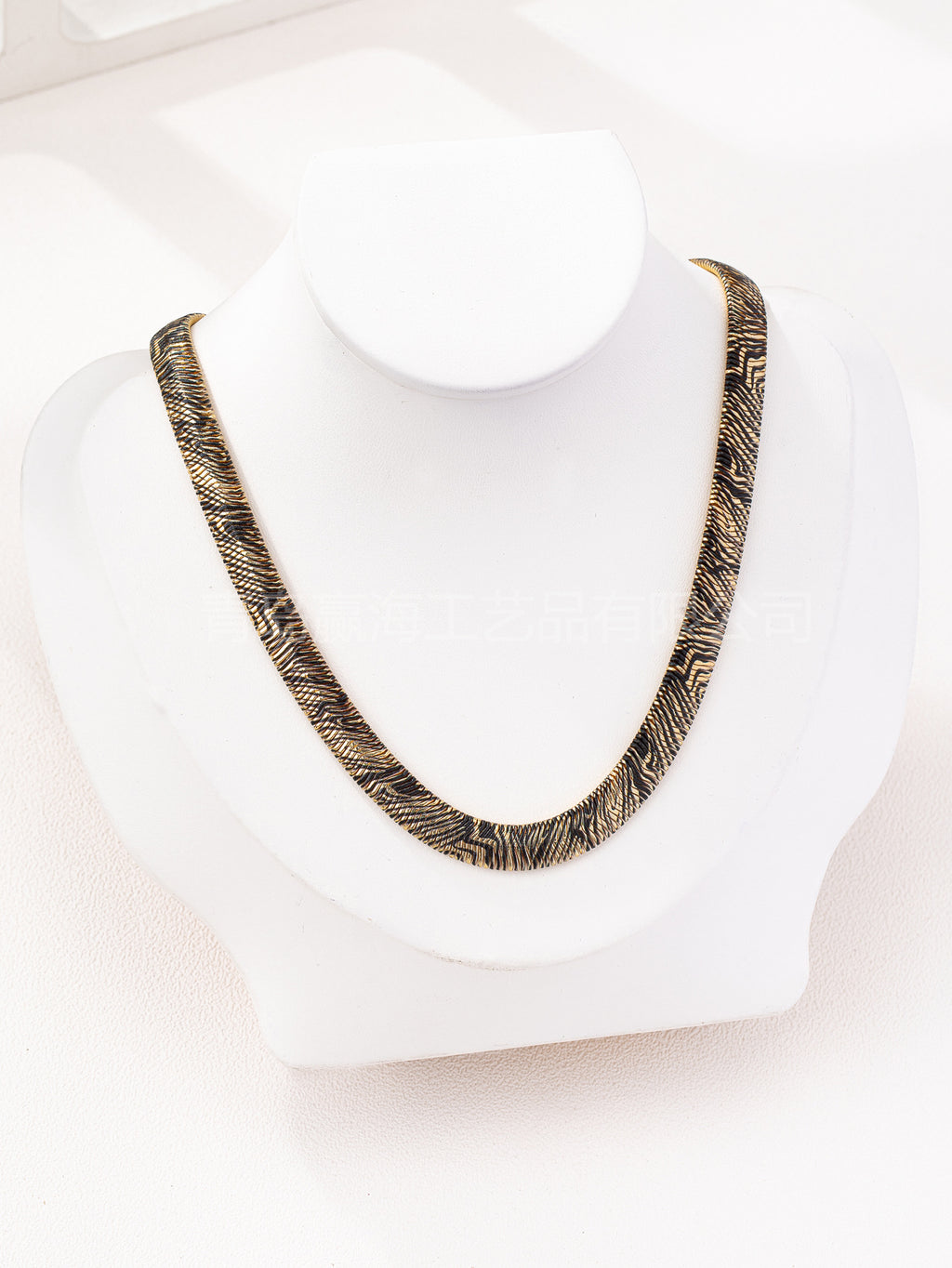 Exaggerated Alloy Snake Bone Chain Necklace Leopard Print Punk Collarbone Chain teemdrop