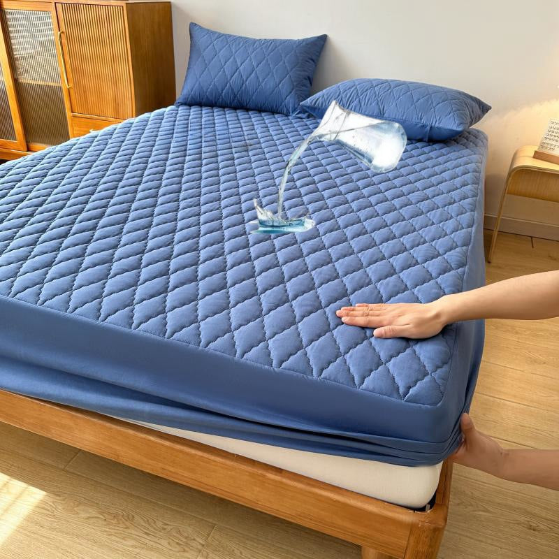 Waterproof bed cover in solid color