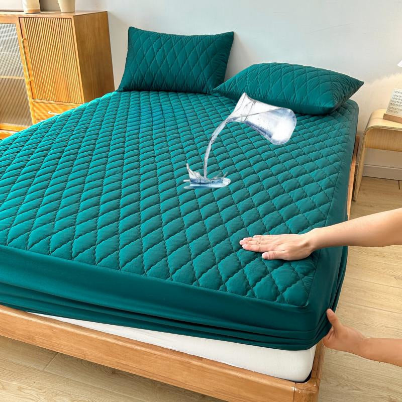 Waterproof bed cover in solid color