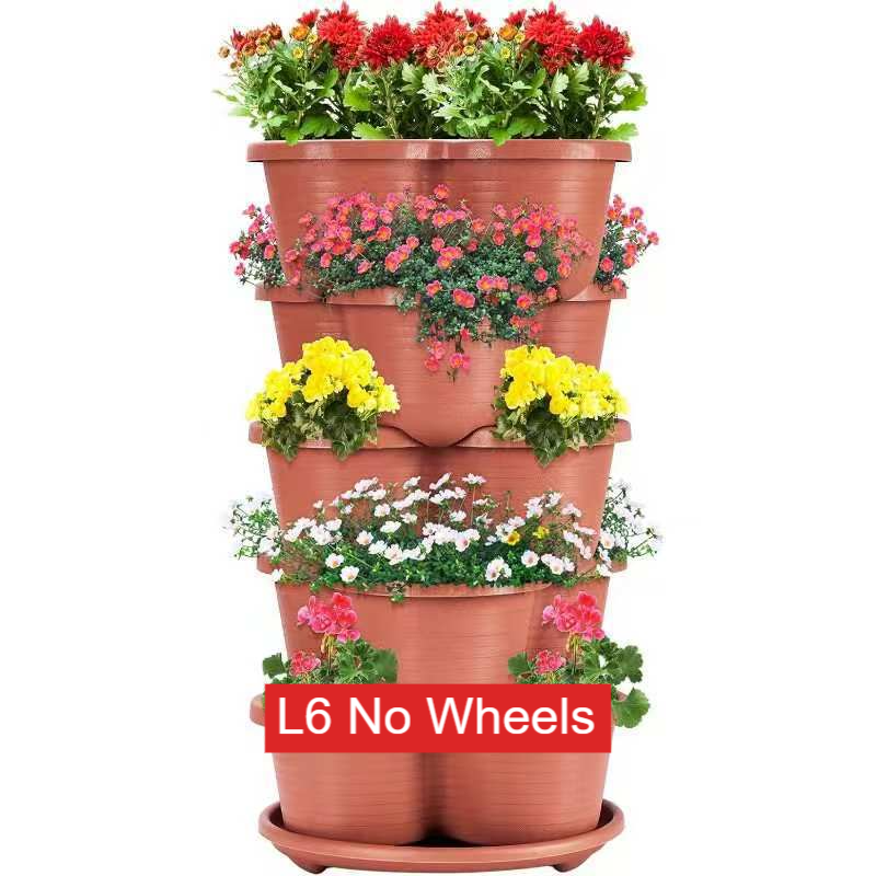 Multi-layered vegetable POTS on the balcony