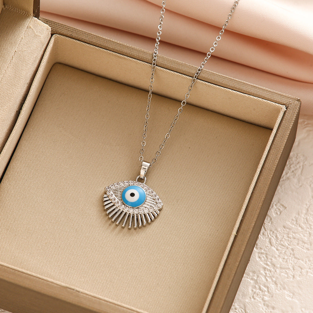 Dress-up necklace for versatile women teemdrop