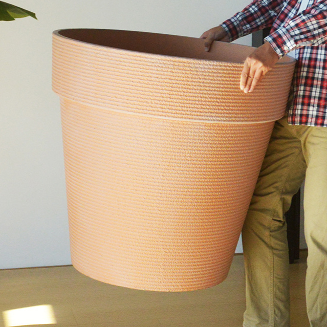Outdoor courtyard planting large flower pots