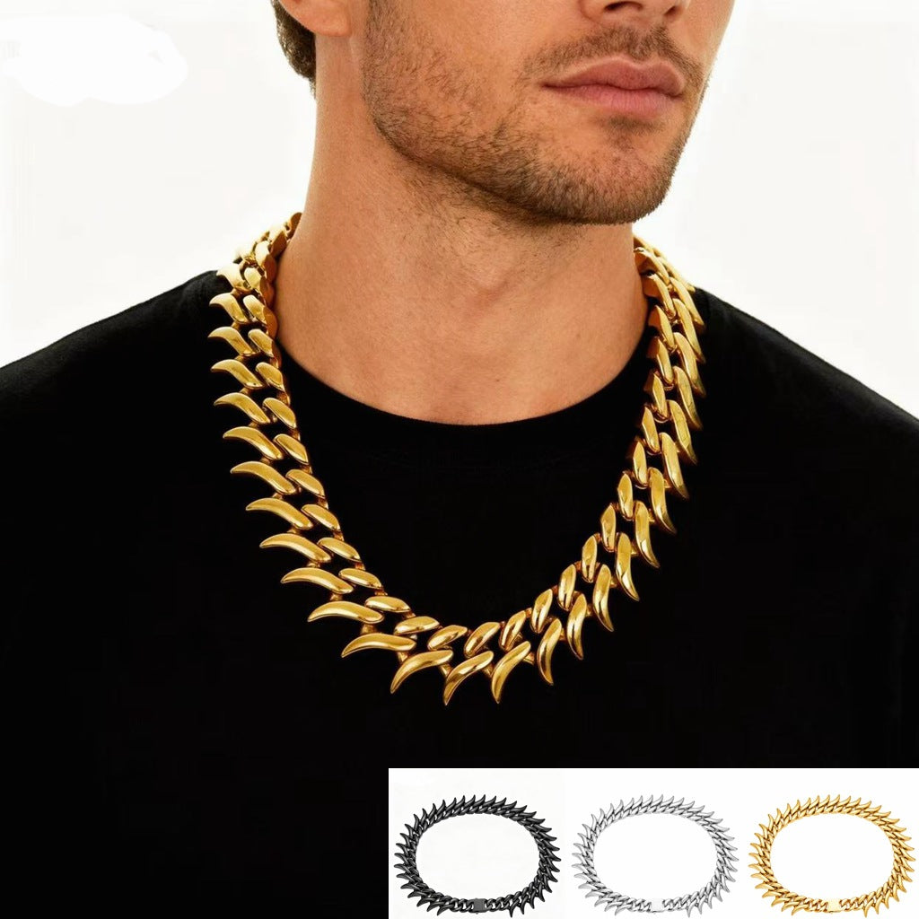 Cuban link necklace with spines teemdrop