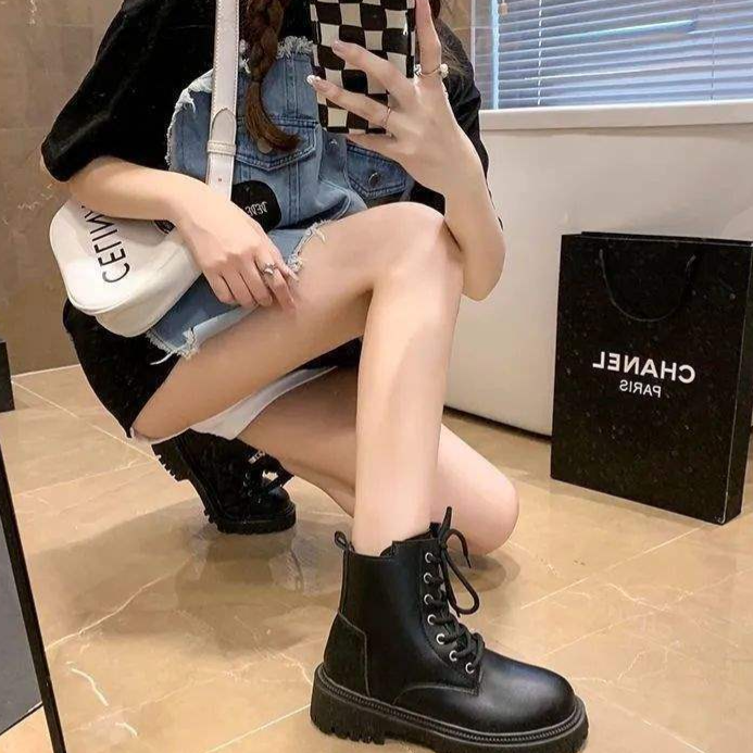 Classic Lace-up Flat Ankle Boots with Warm Lining teemdrop