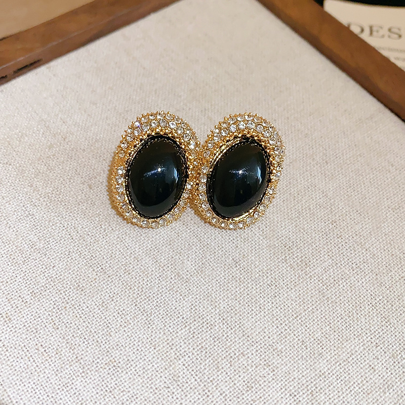 Vintage Oval Earrings French Retro Geometric Stud Light Luxury
