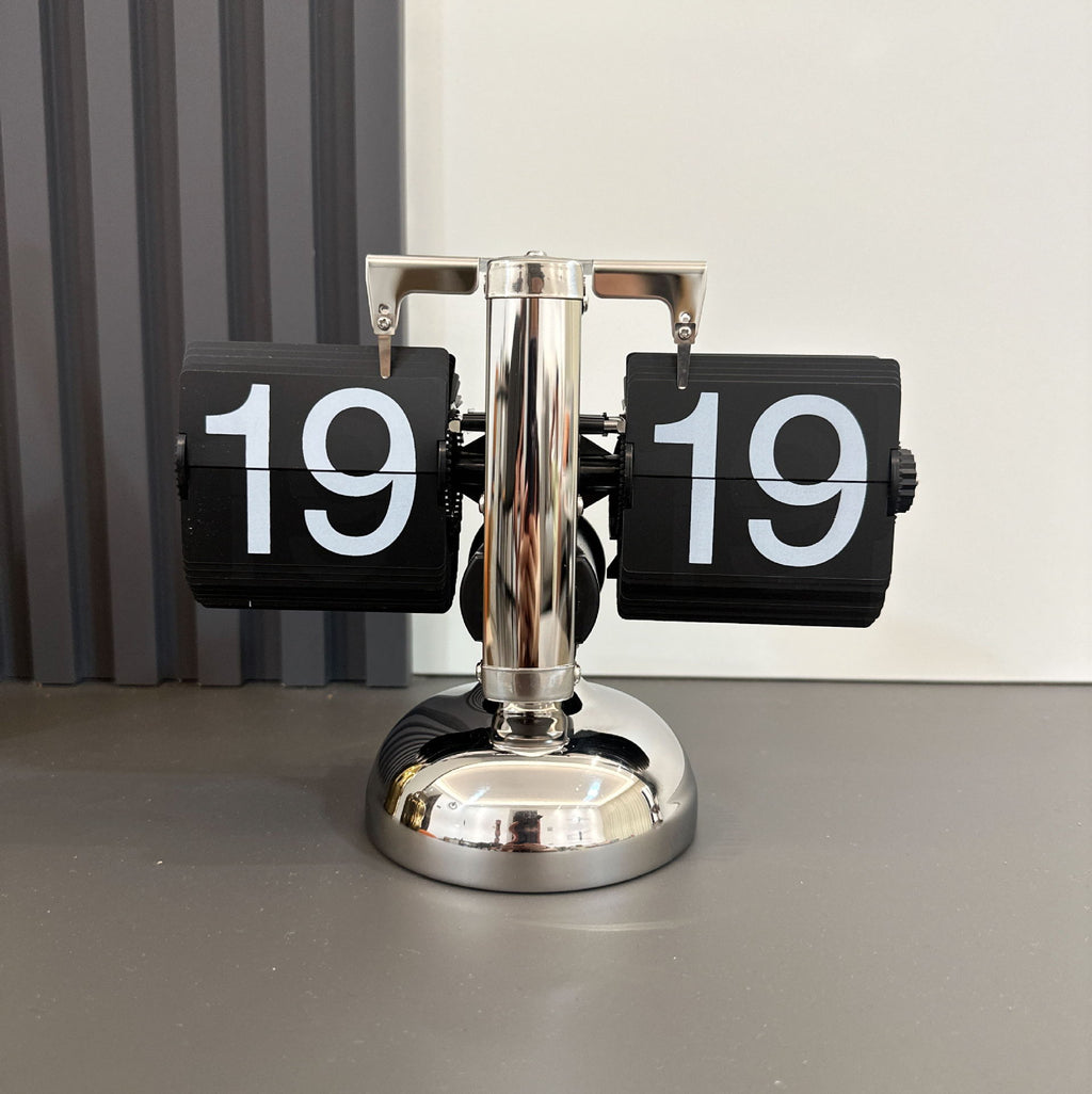 Retro Metal Mechanical Flip Clock Quartz Table Clock