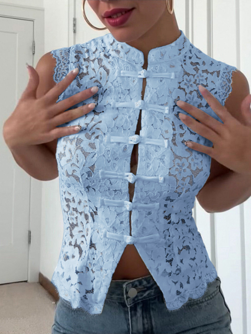 Women?s Solid Color Lace Hollow-Out Slim Fit Sleeveless Shirt
