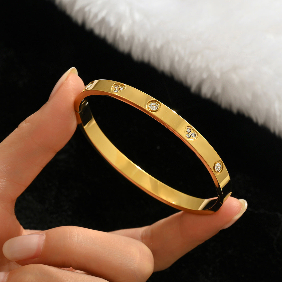 Gold-colored stainless steel bracelet teemdrop