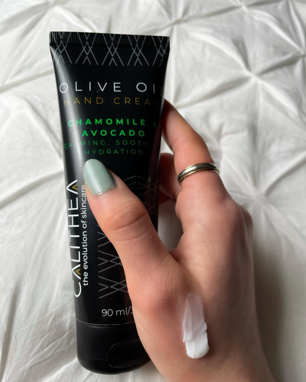 CALITHEA OLIVE OIL HAND CREAM WITH CHAMOMILE & AVOCADO: 96.4% NATURAL CONTENT DC-Calithea Skincare